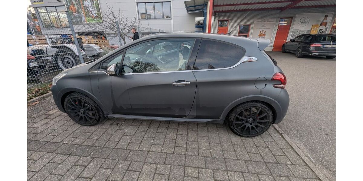 Peugeot 208 80.000 km 11.200 &euro; Leinfelden-Echterdingen 70771