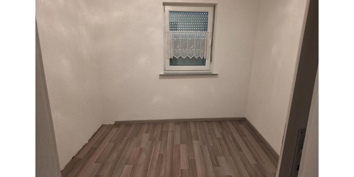 Etagenwohnung Metzingen - 1 Zimmer, 100 m&sup2;, 1.000&euro; | Angebot:26279711
