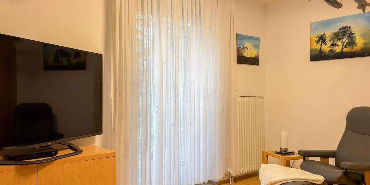 *RESERVIERT* Repräsentativer Flachdach-Bungalow in hervorragendem Zustand mit uneinsehbarem Grundstück und Garage! 5 zimmer