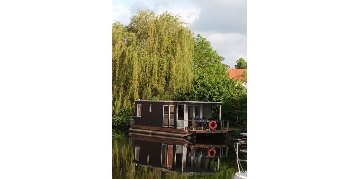 Ein Zuhause, auf dem Wasser oder im Hafen, exklusives Hausboot Neubau 2023 - Ferienhaus Jabel b Waren | Angebot:27142509
