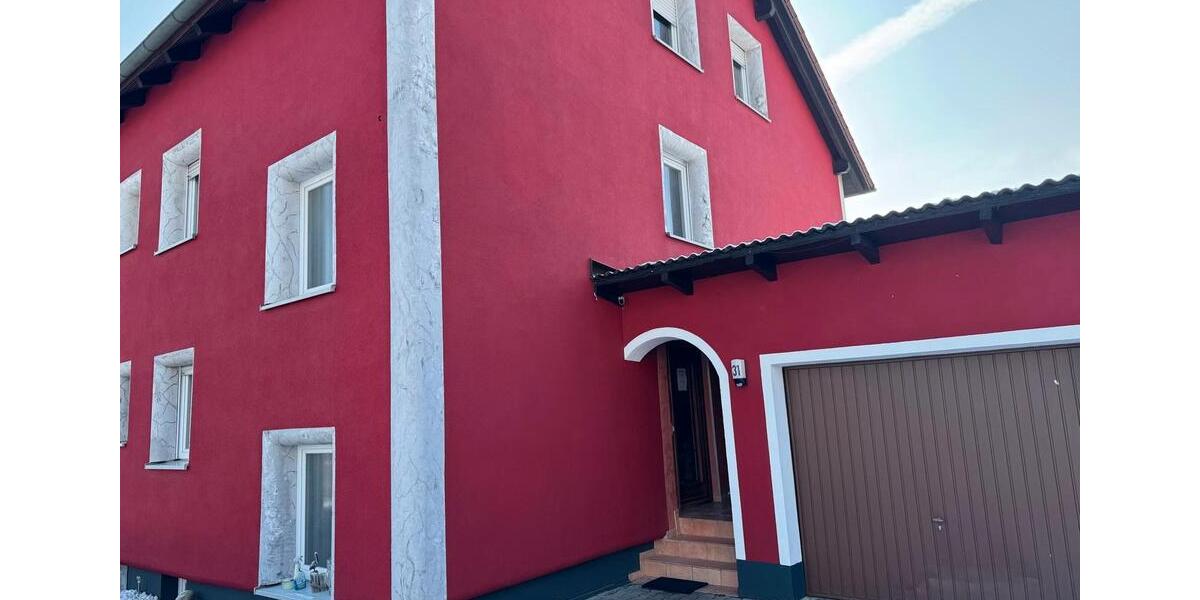 Dachgeschoßwohnung Wenzenbach - 3 Zimmer, 90 m&sup2;, 900&euro; | Angebot:26030586