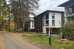 DIREKT AM WALDRAND GELEGEN: AUFGETEILTES MEHRFAMILIENHAUS MIT 10 WOHNEINHEITEN UND STELLPLÄTZEN - Mehrfamilienhaus, Wohnhaus Teupitz Teupitz | Angebot:23816641