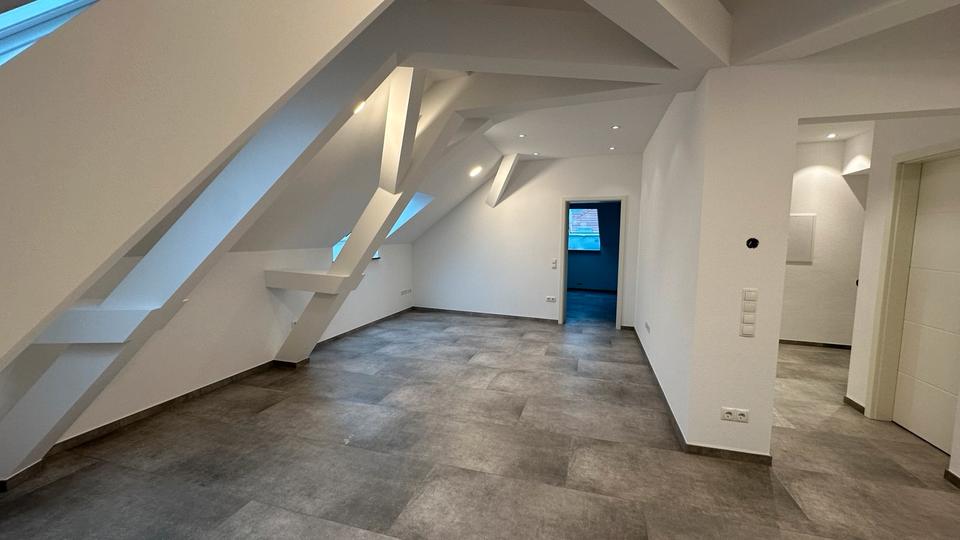 Dachgeschoßwohnung Maikammer - 3 Zimmer, 74 m&sup2;, 750&euro; | Angebot:25619932