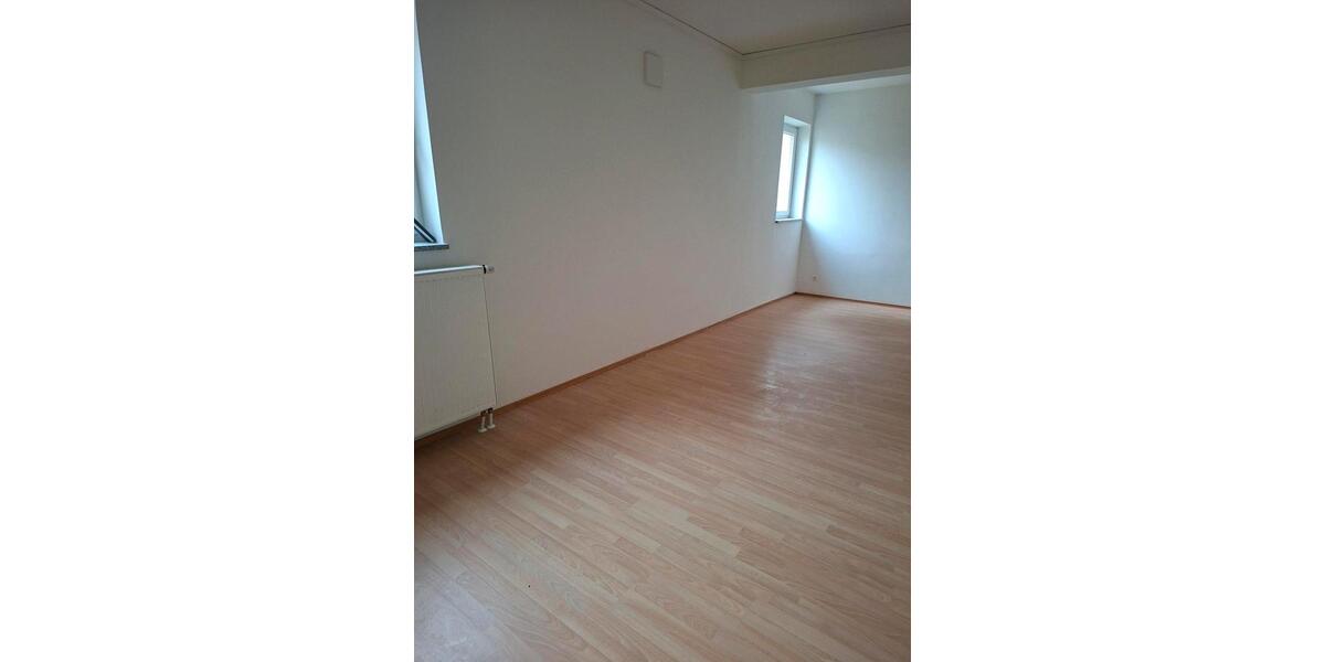 Erdgeschoßwohnung Regensburg Galgenberg - 4 Zimmer, 150 m&sup2;, 1.500&euro; | Angebot:24829066