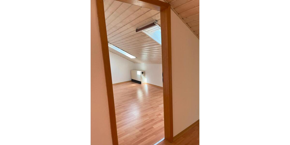 Dachgeschoßwohnung Siegen Weidenau - 3 Zimmer, 70 m&sup2;, 480&euro; | Angebot:26321236