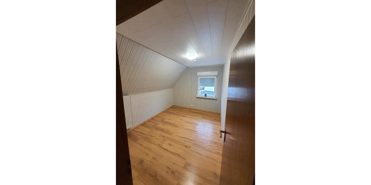 Dachgeschoßwohnung Adelsheim - 5 Zimmer, 100 m&sup2;, 850&euro; | Angebot:25963160