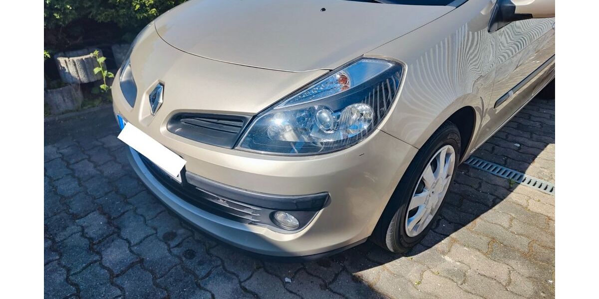 Renault Clio 119.092 km 2.750 &euro; Lauchhammer 01979