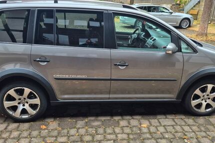 VW Touran 182.000 km 3.250 &euro; Alsfeld 36304