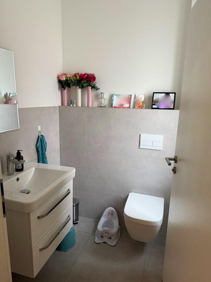 Moderne Doppelhaushälfte im Neubaugebiet mit Garten zimmer