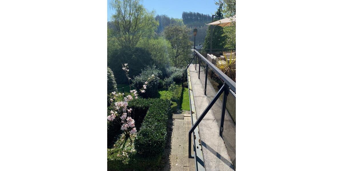 Villa Gummersbach - 6 Zimmer, 250 m&sup2;, 2.150&euro; | Angebot:25216498