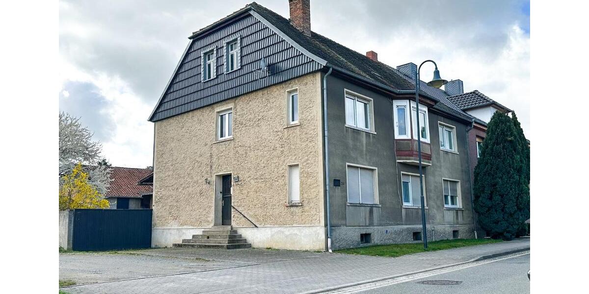 Doppelhaushälfte Klötze - 8 Zimmer, 245 m&sup2;, 87.000&euro; | Angebot:26135271