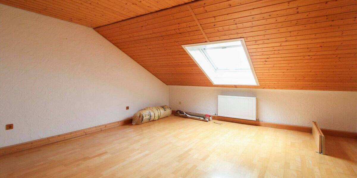 Reihenmittelhaus Stuttgart Steckfeld - 9 Zimmer, 208 m&sup2;, 765.000&euro; | Angebot:26319304