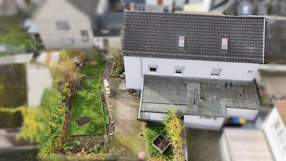 Haus zum Kaufen in Dillenburg 195.000 € 211 m² 9 zimmer
