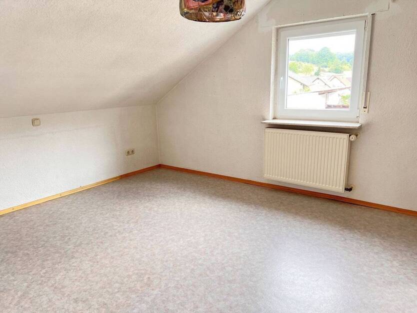 Dachgeschoßwohnung im Grünen