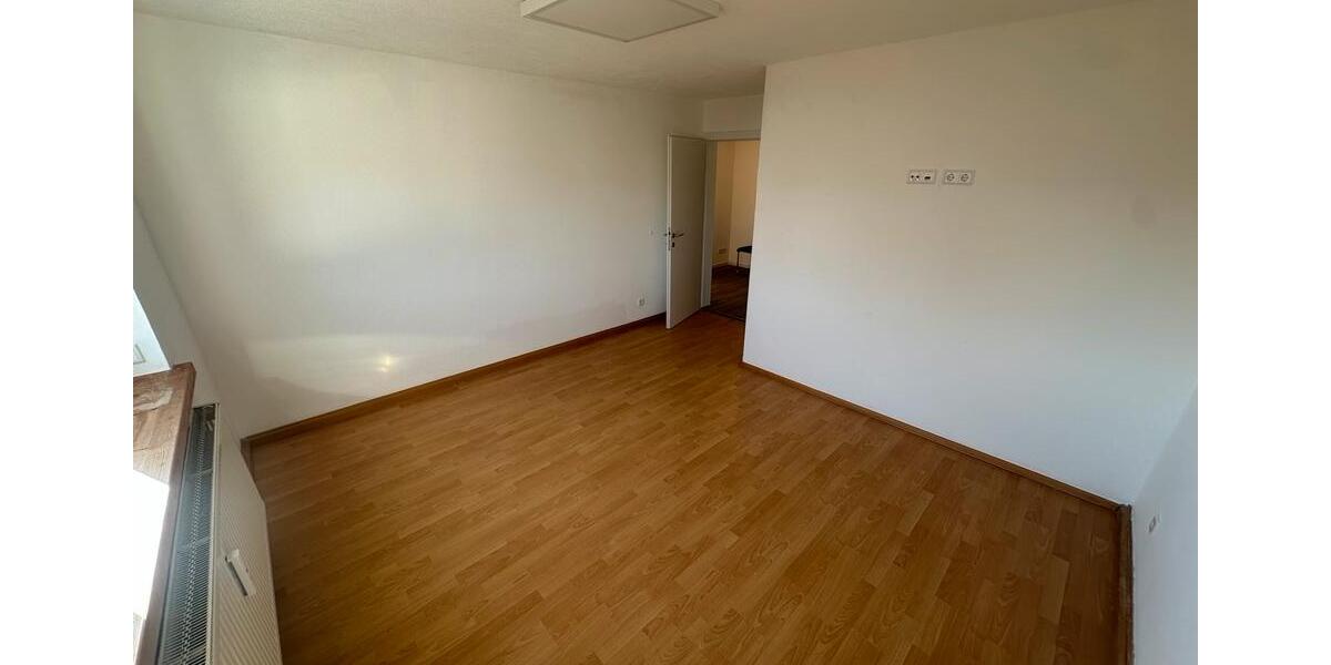 3 Zimmer 74,8qm Wohnung 1Stock ab 01.04 frei 3 zimmer