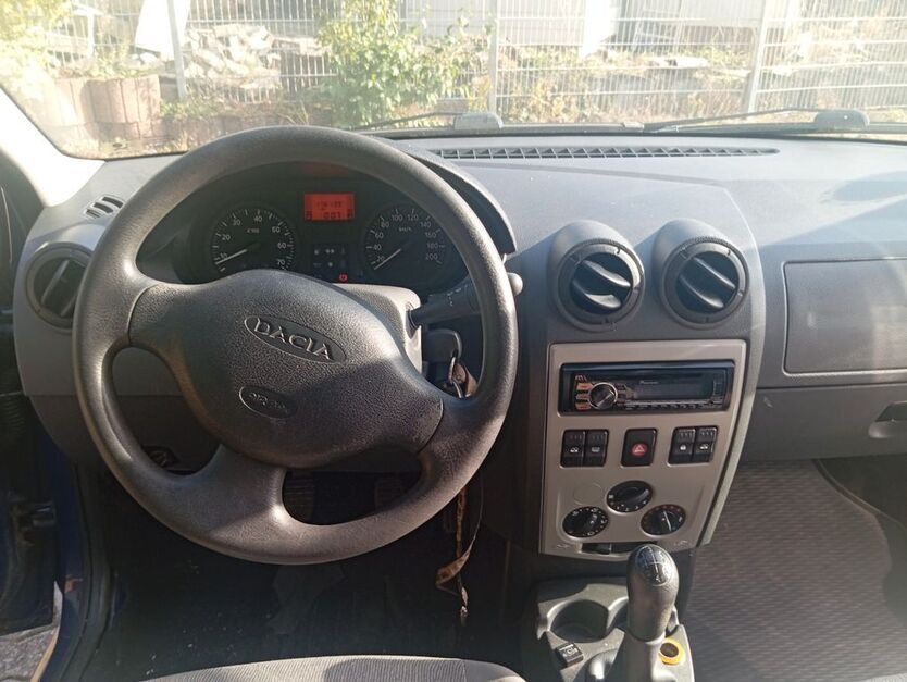 Dacia Logan 176.000 km 1.999 € pforzheim 75172