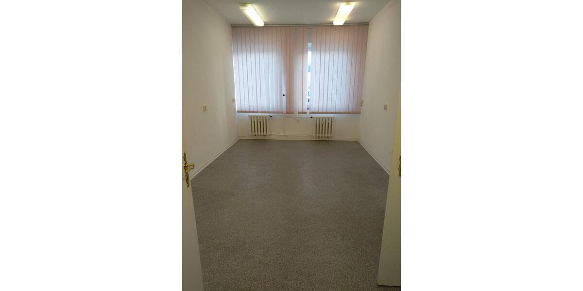 Große Praxisräume bzw. Gewerberäume zu vermieten 8 zimmer