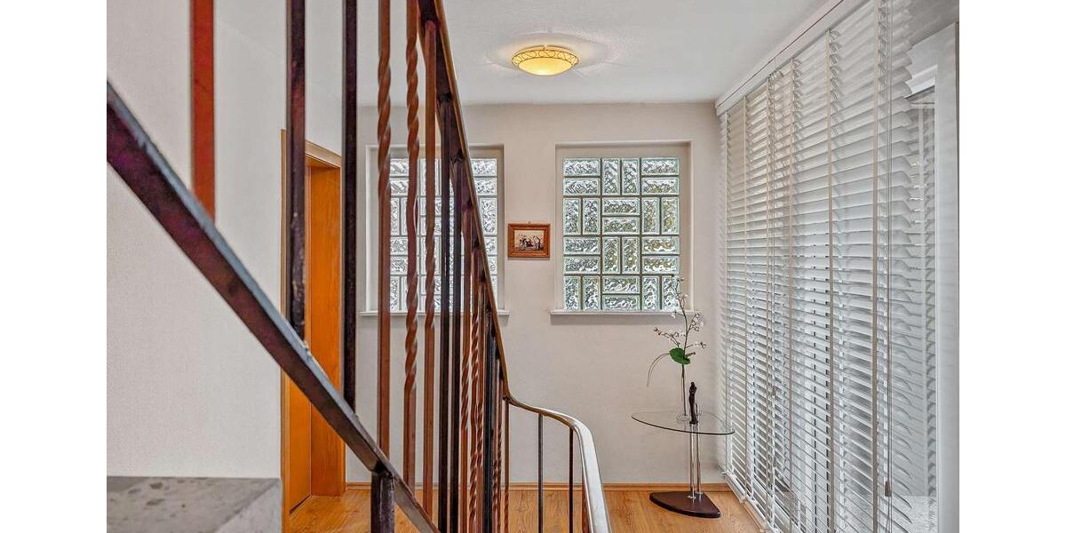 Einfamilienhaus Biedenkopf - 7 Zimmer, 259 m&sup2;, 1.200&euro; | Angebot:25433797