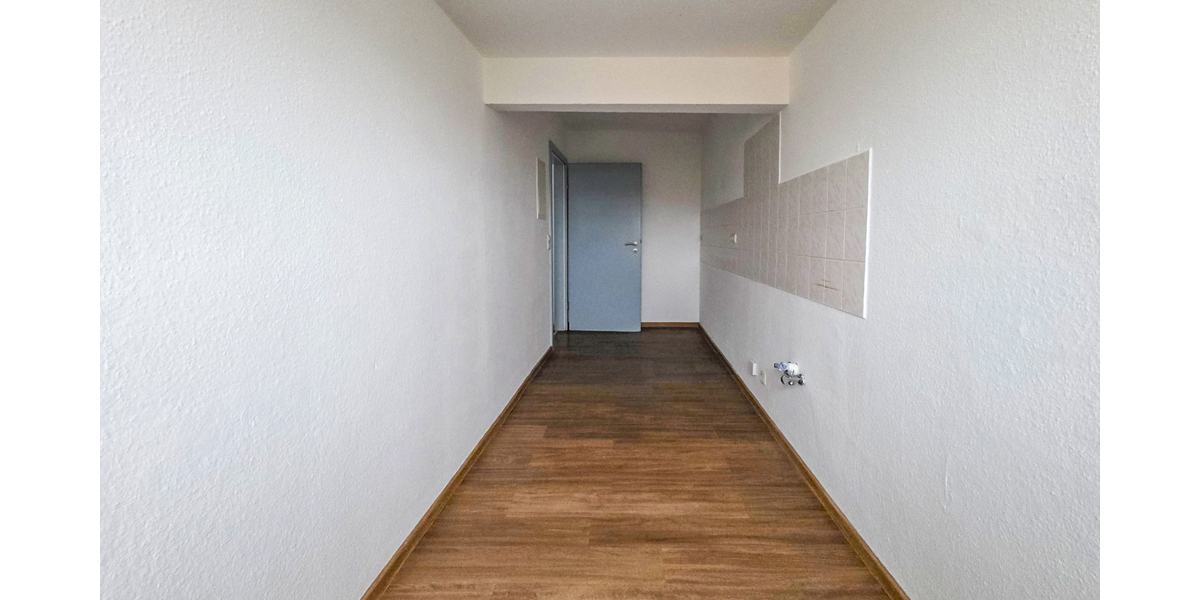 Eckbadewanne und Dusche - Tolle 3 Zimmer DG Wohnung mit Gartennutzung - Dachgeschoßwohnung Gera Ostviertel | Angebot:27365789