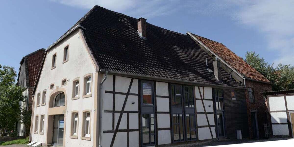 Einfamilienhaus Nieheim - 8 Zimmer, 480 m&sup2;, 185.000&euro; | Angebot:27347902
