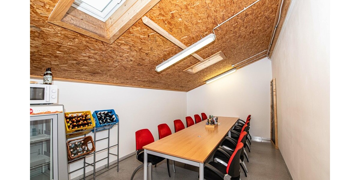 Vielseitige Werkstatt mit großzügiger Freifläche und Raum für Ideen - Gewerbeobjekt Eschlkam | Angebot:24787949