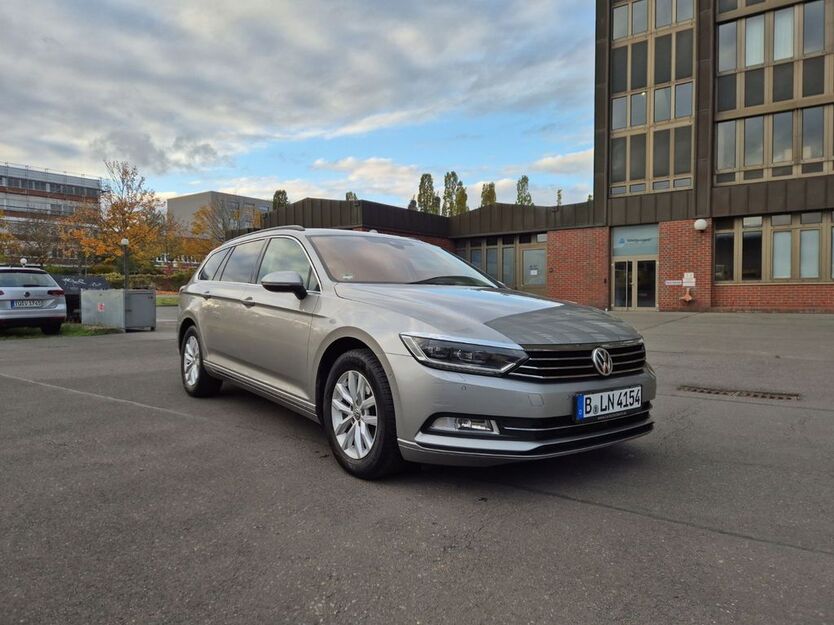 VW Passat 255.413 km 12.500 € Berlin 12103
