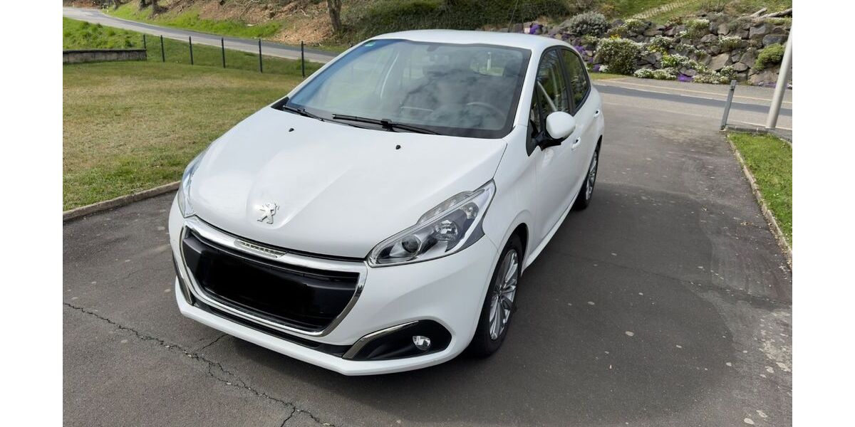 Peugeot 208 142.502 km 6.250 &euro; Schalkenbach 53426