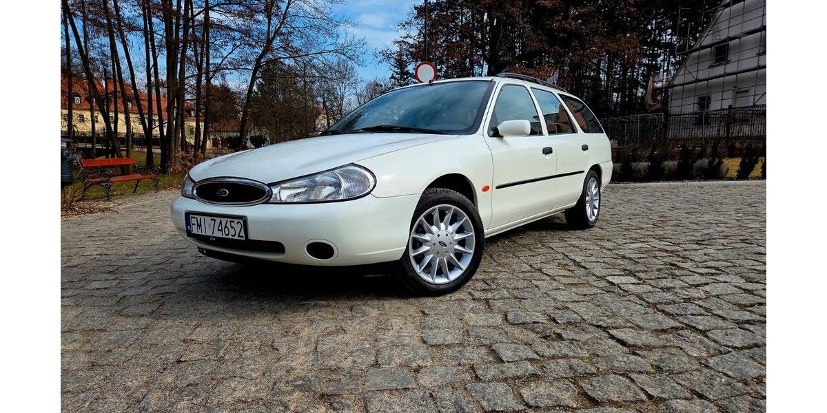 Ford Mondeo 2.300 km 9.990 &euro; Frankfurt Oder 15230