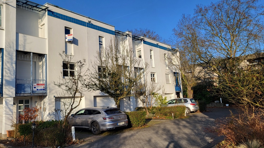 Wieder verfügbar! RMH mit Garage, 2 Balkonen, Garten und Terrasse - Reihenmittelhaus Wiesbaden Klarenthal | Angebot:25972229