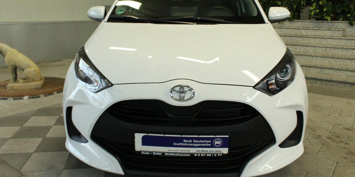 Toyota Yaris Comfort 5.100 km 15.290 &euro; Wülfershausen 97535