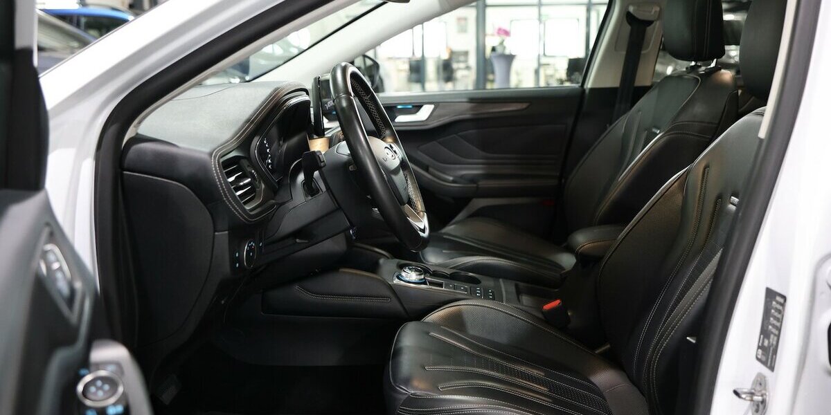 Ford Focus Tunier 1.5 EB VIGNALE / PANORAMA,LED,LEDER 138.000 km 14.991 &euro; Hamm 59077