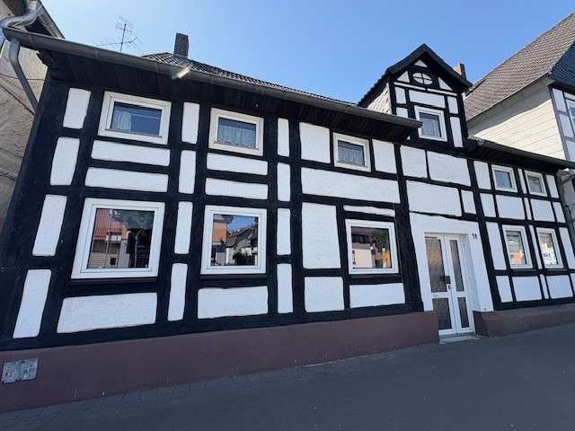 Einfamilienhaus Beverungen - 5 Zimmer, 160 m&sup2;, 120.000&euro; | Angebot:25201706