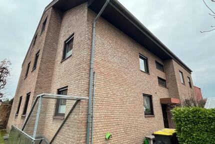 Großzügige DG-Wohnung mit Balkon und PKW-Stellplatz 4 zimmer