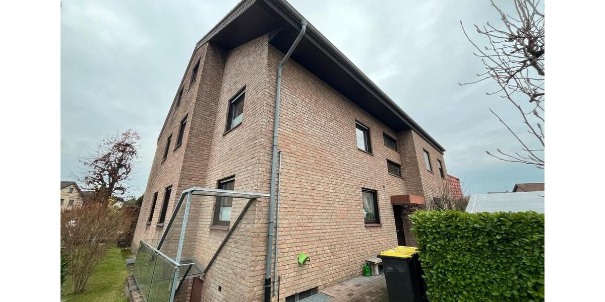 Großzügige DG-Wohnung mit Balkon und PKW-Stellplatz 4 zimmer