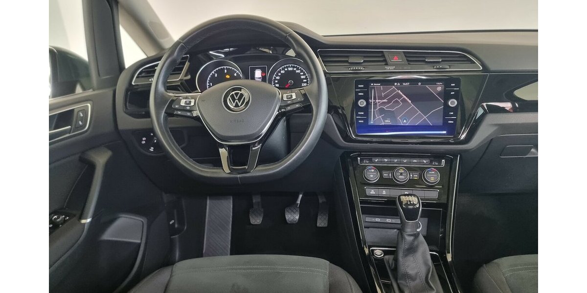 VW Touran Highline BMT LED ACC Nav Panorama 7-Sitze 37.700 km 27.850 &euro; Garrel 49681