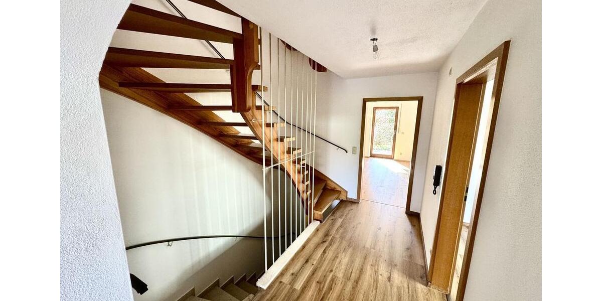 Doppelhaushälfte Augsburg Lechhausen - 6.5 Zimmer, 152 m&sup2;, 1.950&euro; | Angebot:26338323