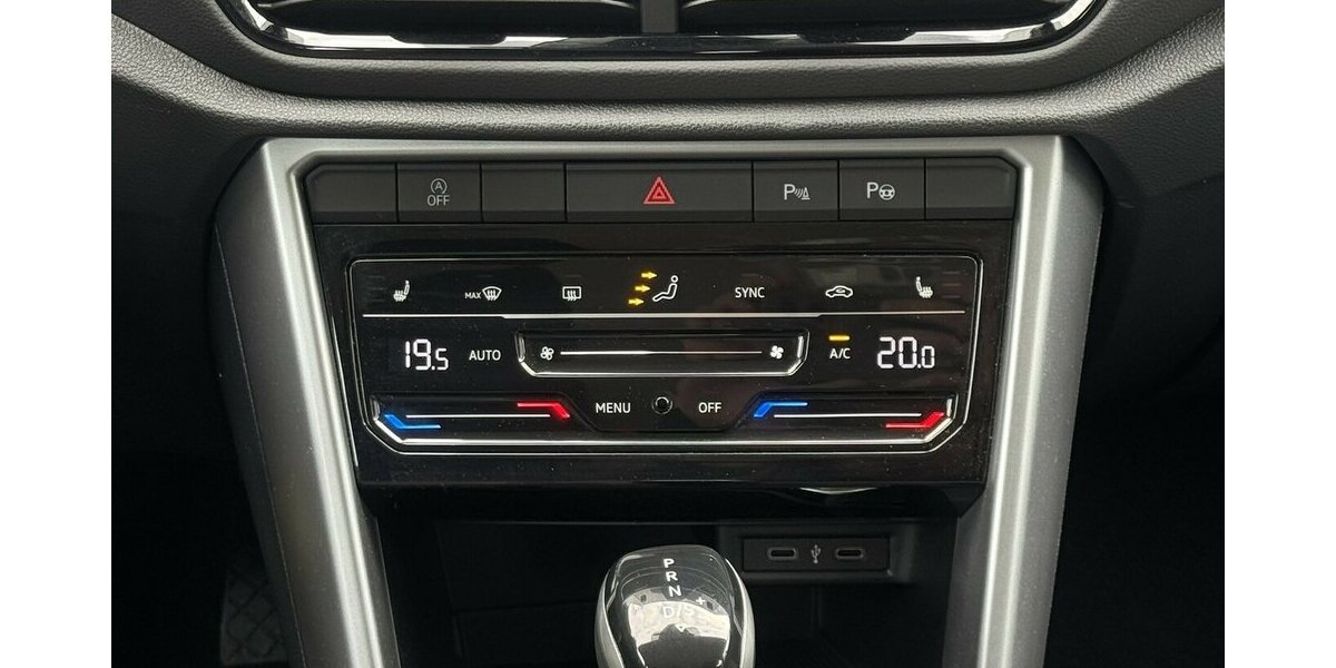 VW T-Roc 1.5 TSI LIFE DSG/NAVI/LED-PLUS/AHK/1.HAND 31.887 km 25.800 &euro; Villingen-Schwenningen 78054