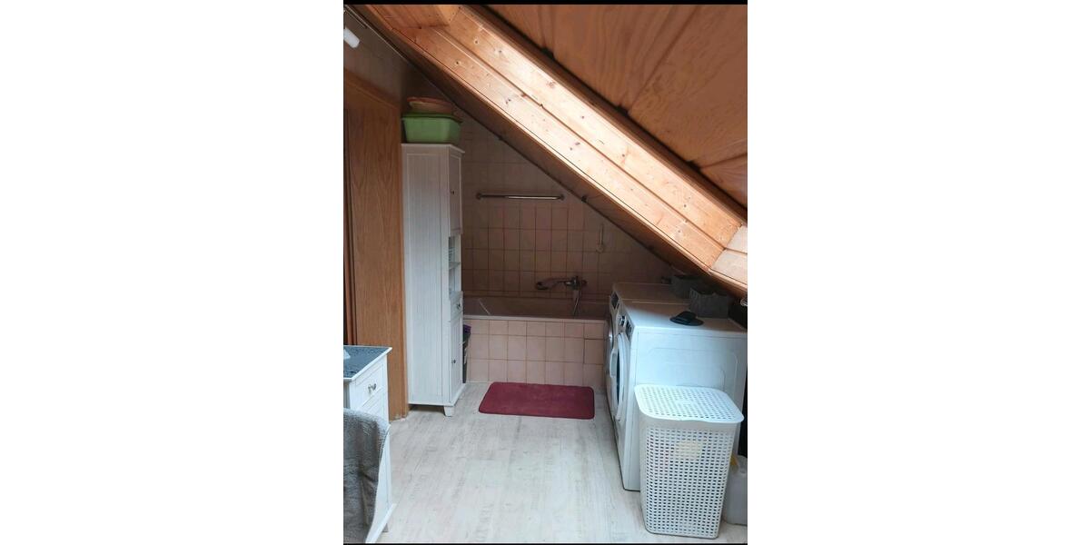 Dachgeschoßwohnung Schriesheim - 2.5 Zimmer, 80 m&sup2;, 1.100&euro; | Angebot:26283889