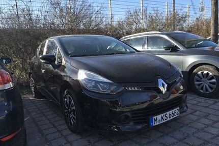 Renault Clio 159.000 km 4.900 &euro; München 81673