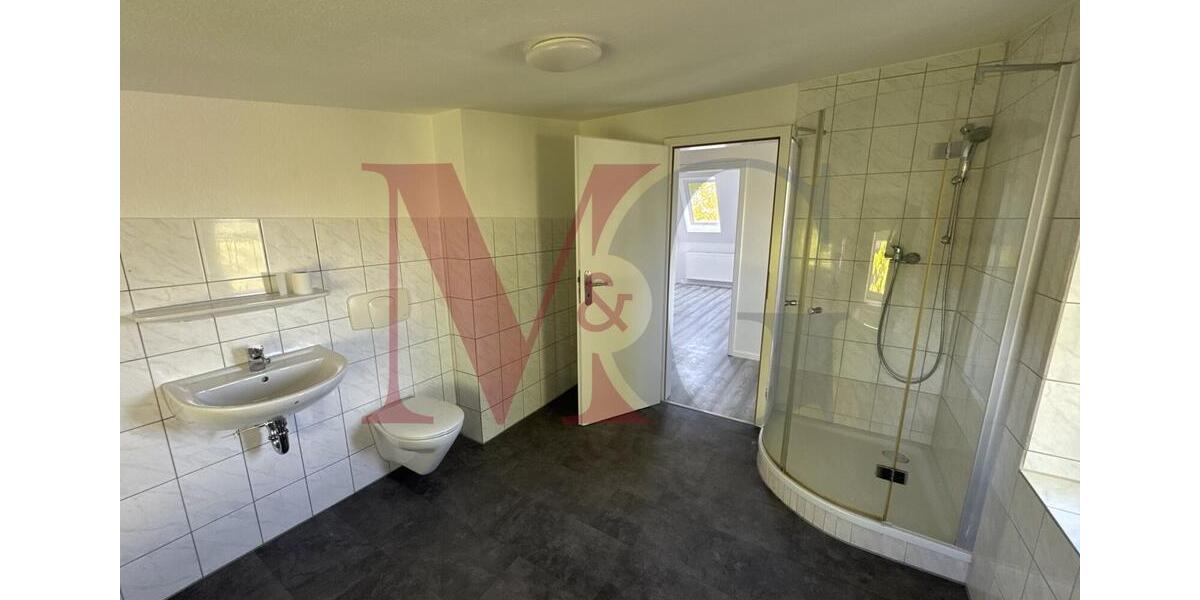 Dachgeschoßwohnung Wilhelmshaven - 5.5 Zimmer, 143 m&sup2;, 980&euro; | Angebot:26491397