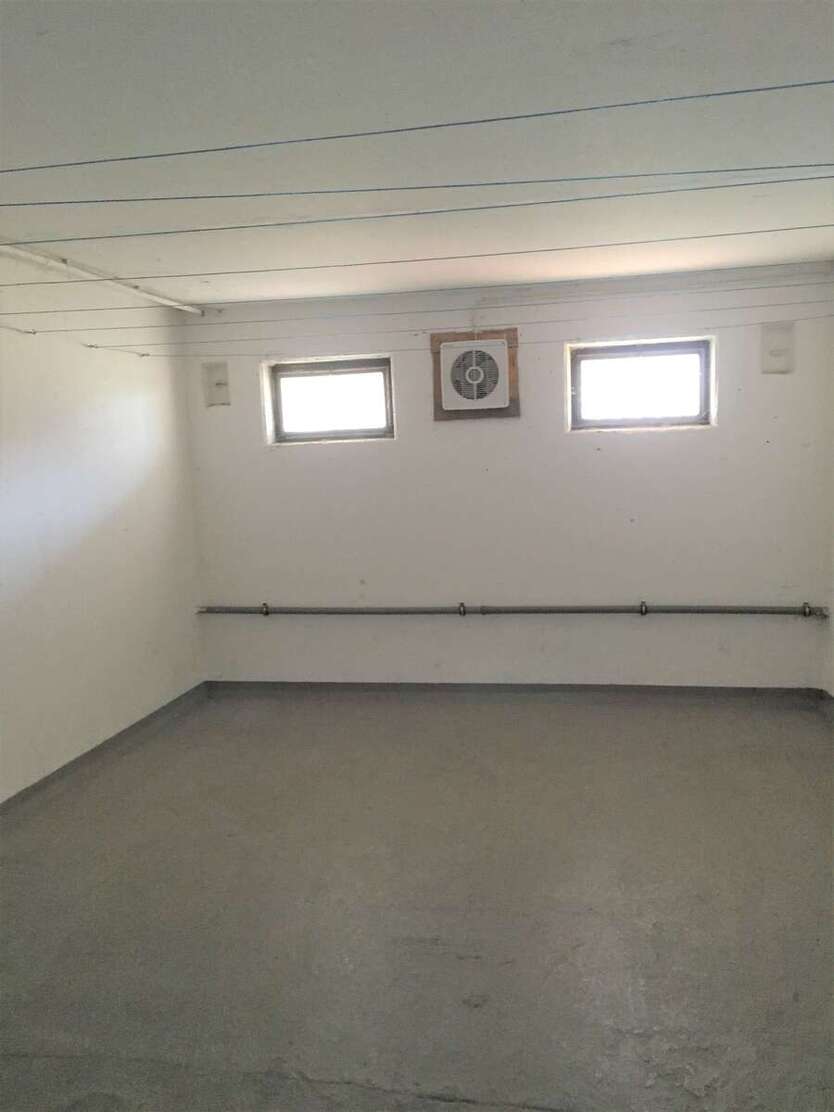 NEU -frisch renoviert. Gut geschnittene 4 Zimmer mit Balkon und Einbauküche! 4 zimmer
