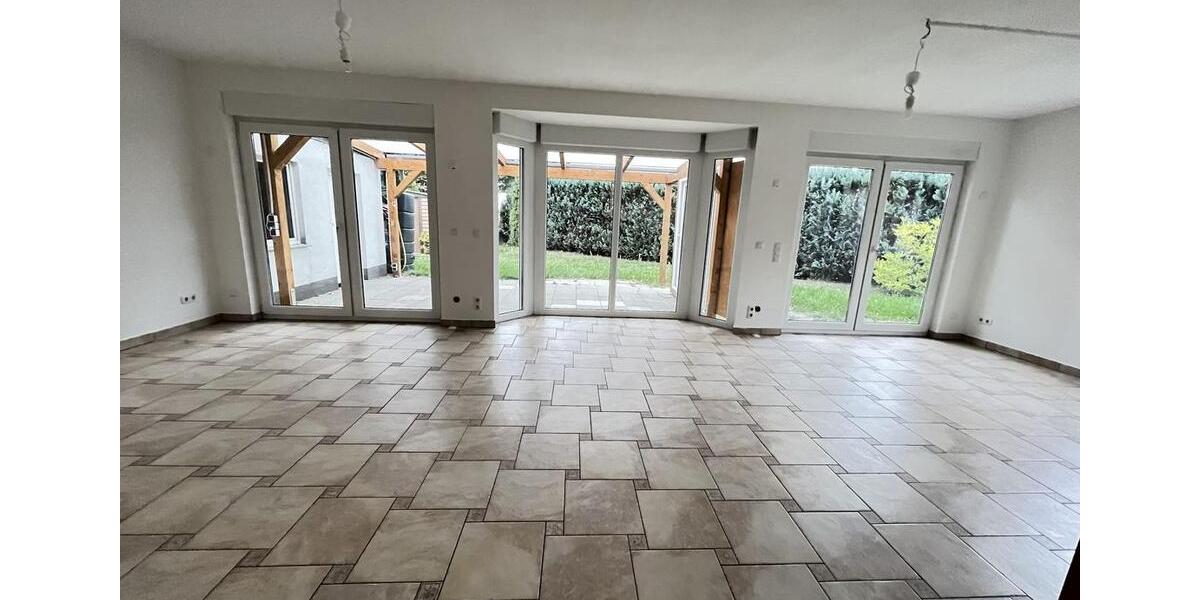Einfamilienhaus Hennigsdorf - 4 Zimmer, 120 m&sup2;, 1.999&euro; | Angebot:26107266