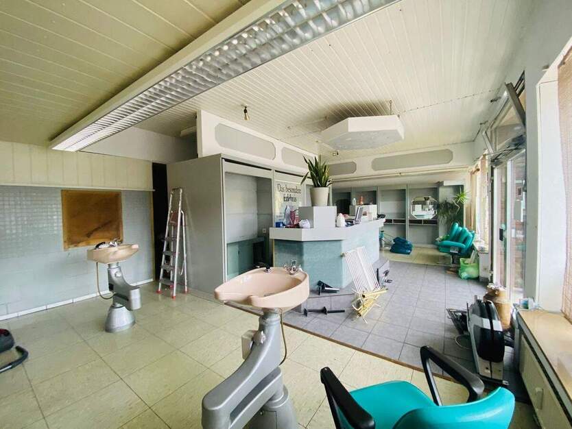Vielseitige Gewerbefläche mit PKW-Stellplätzen 3 zimmer