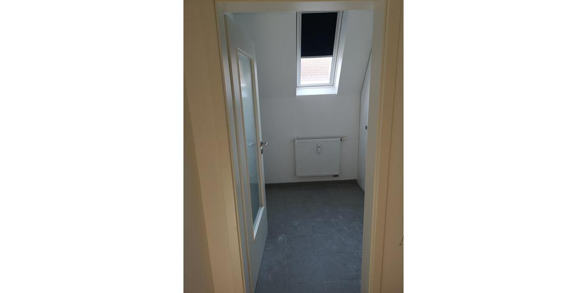 Schöne, helle 4 Z. Dachgeschosswohnung, super WG geeignet! 4 zimmer