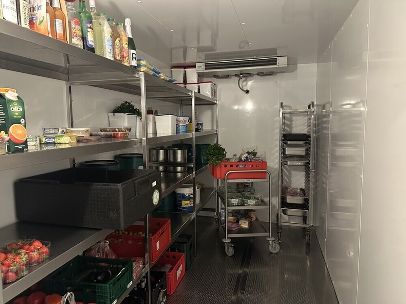 Großzügiges Wohnen und Arbeiten vereint Einfamilienwohnhaus mit Gewerbeeinheit!