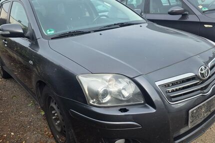 Toyota Avensis 242.398 km 2.200 &euro; Lübeck 23568
