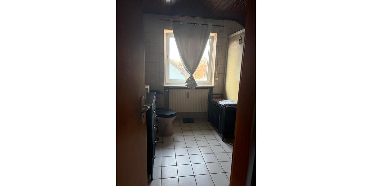 Dachgeschoßwohnung Neustadt an der Aisch - 4 Zimmer, 90 m&sup2;, 1.020&euro; | Angebot:25539728