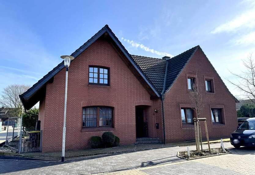 Haus zum Kaufen in Uedem 389.000 € 237 m²