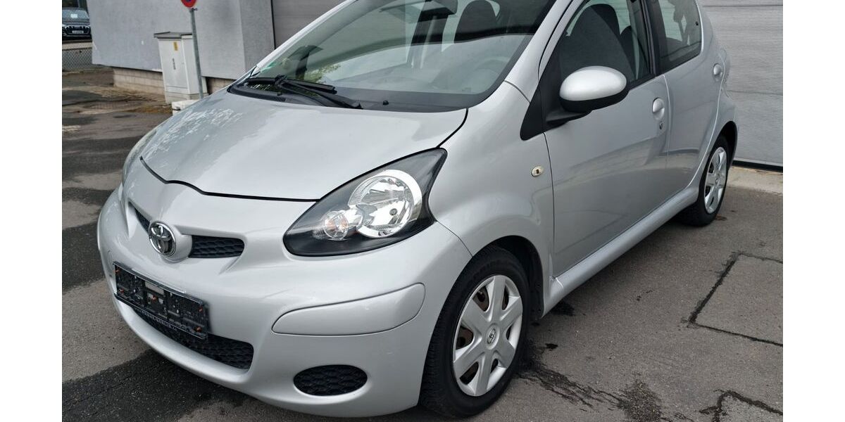 Toyota Aygo (X) 115.000 km 4.690 &euro; Berlin 13435