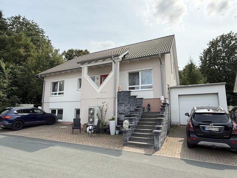 Schmitten: Leben im Grünen im Niedrigenergiehaus! EFH mit 100m² großer ELW in Top-Waldrandlage 9 zimmer